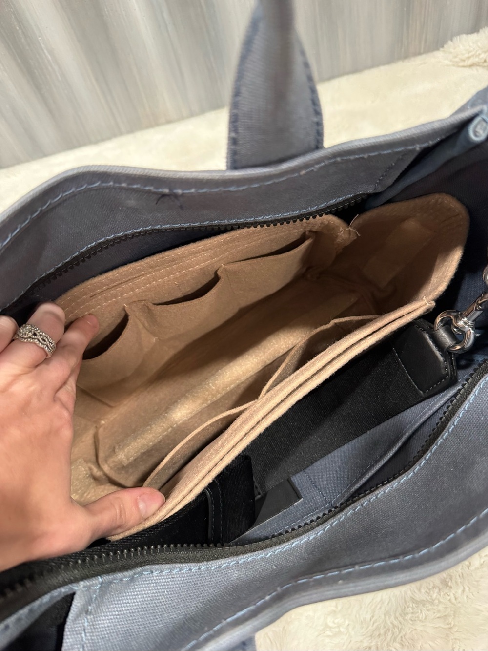 Marc Jacob’s The Tote Bag - Picture 9 of 10